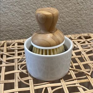 Grove Collaborative bubble up Bamboo Dish Brush with ceramic holder